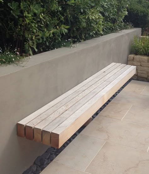 Floating bench / rendered wall michellebrandon.co.uk Floating Bench, Outdoor Bench Seating, Floating Garden, Small Courtyard Gardens, Backyard Seating, Corner Garden, Walled Garden, Have Inspiration, Outdoor Gardens Design