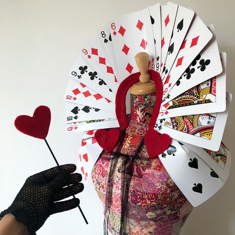 Costume Ideas Alice In Wonderland, Queen Of Hearts Costume Ideas, Queen Of Hearts Outfit, Diy Queen Of Hearts, Queen Of Hearts Halloween Costume, Hearts Outfit, Queen Of Hearts Halloween, Wonderland Queen Of Hearts, Alice In Wonderland Queen