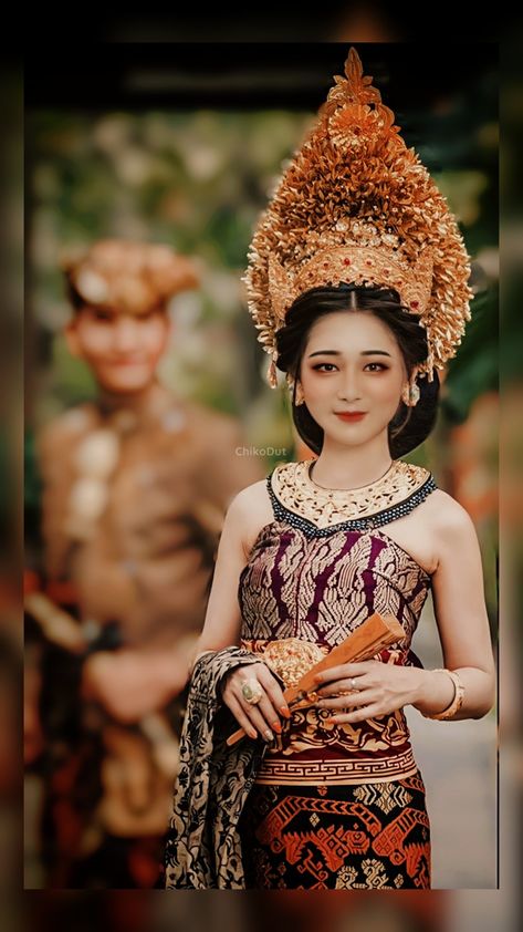 Bali Wedding Dress, Adat Palembang, Prewedding Adat, Prewedding Pose, Indonesian Clothing, Adat Bali, Indonesian Kebaya, Bali Prewedding, Pose Prewedding