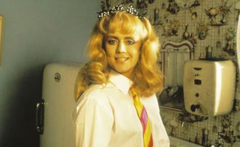 Roger Taylor as Suzie Birchwell from "I Want To Break Free" Costume | DIY Guides for Cosplay & Halloween I Want To Break Free, Queen Humor, Princes Of The Universe, Roger Taylor Queen, Ben Hardy, Queen Photos, Roger Taylor, Queen Pictures, We Will Rock You