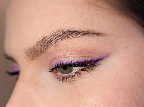 Neon Purple Eyeliner, Purple Eyeliner Looks Hooded Eyes, Purple And White Eyeliner, Simple Purple Eyeliner Looks, Purple Liquid Eyeliner, Lilac Eyeliner Looks, Purple Liner Eye Makeup, Light Purple Eyeliner, Purple Graphic Liner Makeup