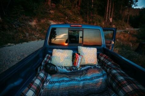 17 Fall Dates Your Girlfriend Hopes You Have Already Planned Funny Dreams, Truck Bed Date, Dating Funny, Truck Bed Camping, Dream Dates, Pick Up Truck, Cute Date Ideas, Dream Date, Summer Bucket Lists