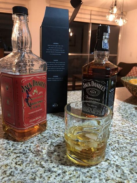 Jack Daniels Snapchat Stories, Wisk Bebida, Jack Daniel Aesthetic, Jack Daniels Drinks, Aesthetic Alcohol, Whisky Jack, Alcohol Store, Alcoholic Drinks Pictures, Home Alcohol Bar