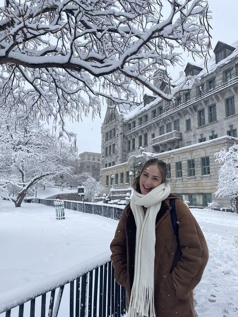 #montreal #mcgill #unilife #studentlife #bestfriends #examseason Montreal Photos, Romanticize School, Canada Christmas, Post Grad Life, Mcgill University, Canada Photography, Dream College, Uni Life, Dream School