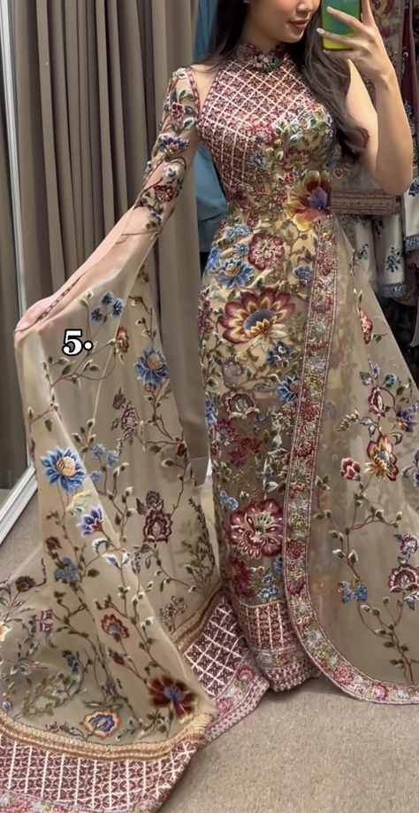 Tingjing Dress, Wedding Dresses Japanese, Embroidered Long Cheongsam For Wedding, Sangjit Dress Modern, Luxury Traditional Cheongsam For Party, Traditional Embroidered Cheongsam For Wedding, Elegant Embroidered Festive Cheongsam, Luxury Embroidered Cheongsam For Wedding, Cheongsam Gown