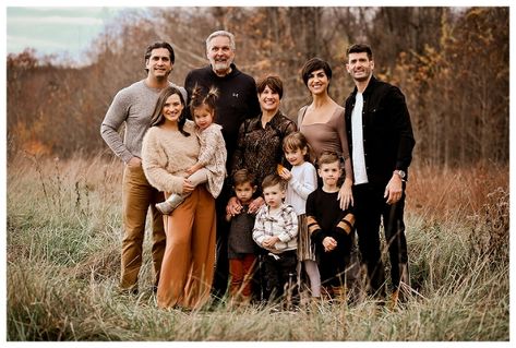 Baltimore Family Photographer Brown And Black Family Picture Outfits, Fall Extended Family Photos, Large Group Posing, Sunset Family Photos, Extended Family Pictures, Extended Family Session, Extended Family Photography, Fam Pics, 2024 Family