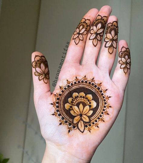 Small Mehndi Designs, Small Mehndi, Mehndi Designs For Front Hand, Palm Mehndi Design, Indian Mehndi Designs, New Bridal Mehndi Designs, Mehndi Designs For Kids, Very Simple Mehndi Designs, Simple Mehndi Designs Fingers