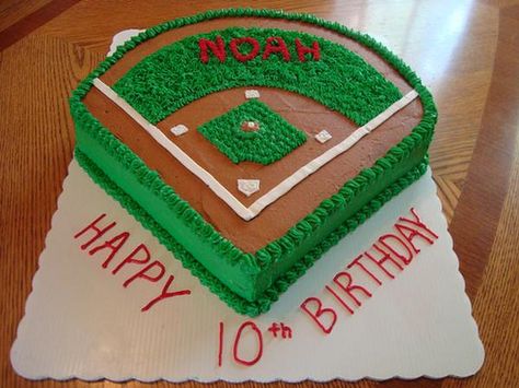 Another great baseball cake                                                                                                            Baseball Field Cake             by        cakes by dania      on        Flickr Baseball Field Cake, Baseball Theme Cakes, Baseball Birthday Cakes, Diamond Cake, Baseball Theme Birthday, Baseball Cake, Softball Stuff, Sport Cakes, Baseball Birthday Party