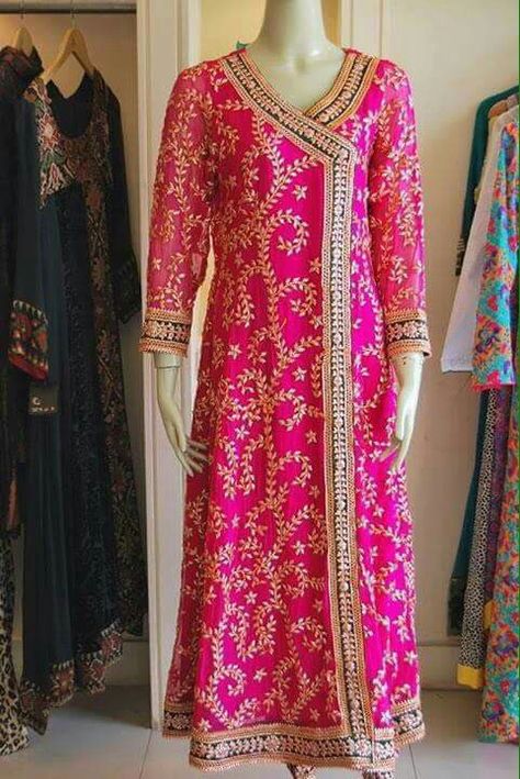 Angarkha Kurti Pattern, Silk Kurti Designs, Pakistan Dress, Heavy Dresses, Designer Kurti Patterns, Style Guru, Red Lehenga, Dress Neck Designs, Kurti Designs Party Wear