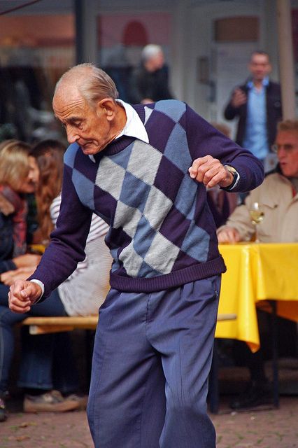 Elderly Man Dancing by überkenny, via Flickr Getting his groove on...adorable! Old People Pictures, Elderly People Photography, Old Man Dancing Video, Old Couple Dancing, House Manderly, Old Man In The Mountain, Elderly Couples In Love, Men Dancing, Grandpa Outfit