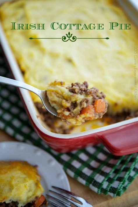 Irish Cottage Pie | Carrie's Experimental Kitchen #beef #stpatricksday #glutenfree Irish Cottage Pie, Cultural Dishes, Cottage Pie Recipe, Irish Cooking, Irish Potato, Savoury Pies, Irish Dishes, Irish Cuisine, Meat And Vegetables