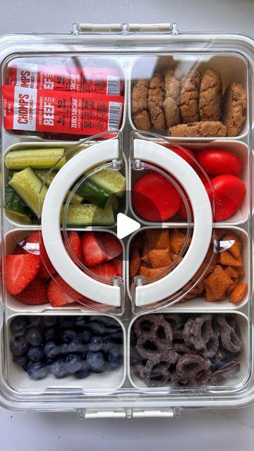 Snackle Box Ideas For Kids, Snacks Box Ideas, Snackle Box Ideas For Adults, Snackle Box Ideas, Snack Box Ideas, Meat Sticks, Snackle Box, Easy Protein, Baked Oatmeal Cups