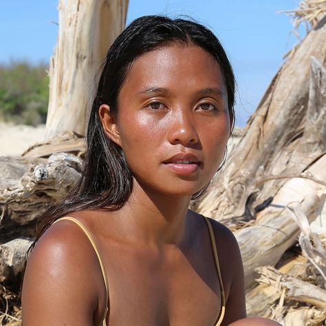 dark skin young Asian woman sat on the beach Good Skin Aesthetic, Dark Skin Asian, Milk Cleanser, Young Skin, Bare Face, Dry Skin Care, Dark Skin Makeup, Natural Face, Skin Tips