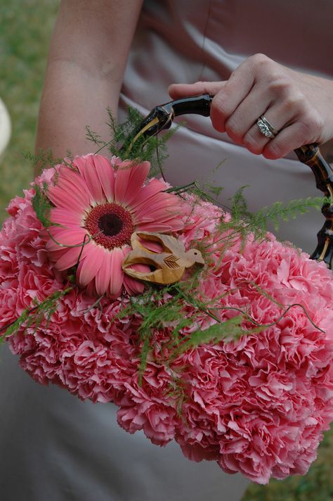 floral handbag | Flickr - Photo Sharing! Flower Purses Wedding, Dream Wedding Decorations, Flower Handbag, Bridesmaid Flower, Flower Purses, Fleur Design, Floral Handbags, Floral Purse, Floral Bags