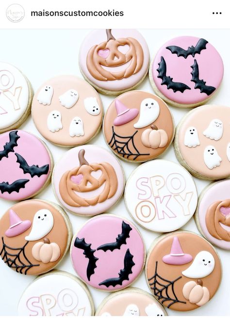 Cute Spooky Desserts, Cupcake Sugar Cookies Decorated, Pink Halloween Cookies, Halloween Birthday Cookies, Halloween Decorated Cookies, Spooky Halloween Cookies, Disco Halloween, Fall Decorated Cookies, Galletas Halloween