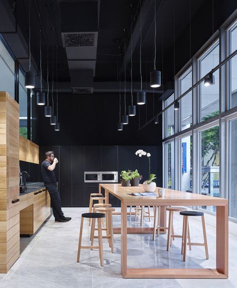 © Scott Burrows Cafeteria Design, Woods Bagot, Wooden Kitchen Table, Interiors Kitchen, Office Lounge, Workplace Design, Interior Design Magazine, Office Lighting, Trendy Kitchen