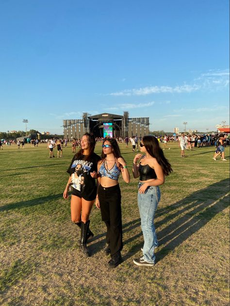 #lollapalooza #argentina Lollapalooza Outfit Argentina, Outfit Argentina, Lollapalooza Argentina, Lollapalooza Outfit, Instagram Photos, Photo And Video, Instagram Photo, Instagram, Argentina