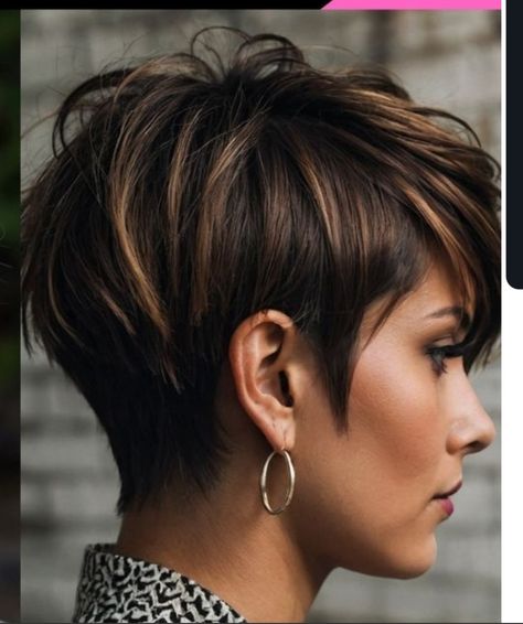 Cute Mom Haircuts, Sassy Hair Older Women, Layers Tutorial, Butterfly Bob, Short Haircuts Ideas, Hair Older Women, Grey Bob Hairstyles, Mom Haircuts, Easy Butterfly