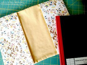 Book Cover Tutorial, Quilt Book Cover, Book Cover Fabric, Diy Book Cover, Make A Book Cover, Pochette Diy, غلاف الكتاب, Fabric Book Covers, Book Cover Diy