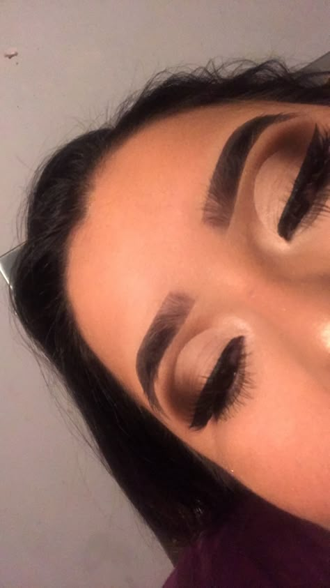 Brown smokey cut crease Brown Cut Crease Makeup Looks, Cutcrease Eyemakeup Brown, Brown And Black Eyeshadow Looks, Cut Crease Eyeshadow Hooded Eyes, Black Cut Crease Makeup, Red Cut Crease Eyeshadow, Cut Crease Eyeshadow Black Women, Eyeshadow Looks Cut Crease, Natural Cut Crease Makeup