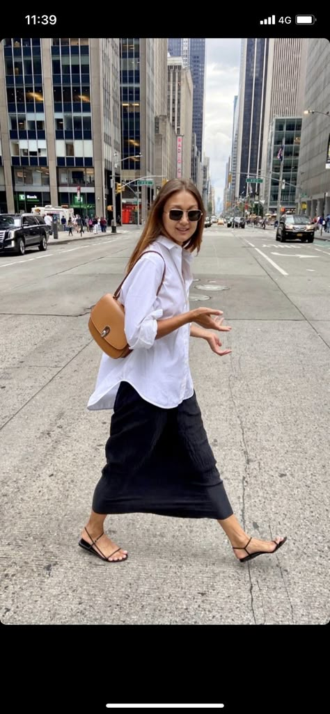 Springs Outfit 2024, Black Dress Summer Outfit Casual, Summer Elevated Casual, Straight Midi Skirt Outfit, Timeless Spring Outfits, Best Summer Outfits Women, Minimal Spring Outfit, Minimalist Spring Outfits, Minimal Summer Outfit