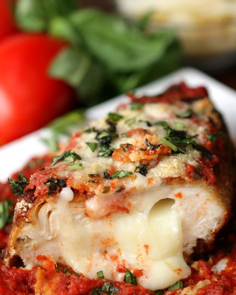 Stuffed Chicken Parmesan Stuffed Chicken Parmesan, Mapo Tofu, Läcker Mat, Stuffed Chicken, Idee Pasto Sano, Chicken Parmesan, Chicken Breast Recipes, Turkey Recipes, Food Network