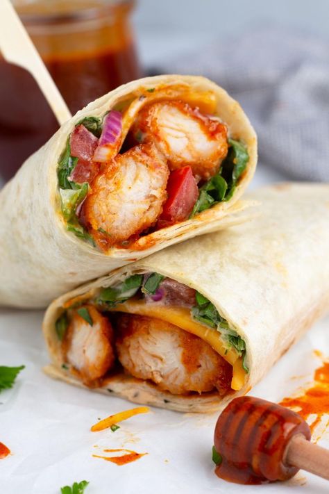 Craving something tasty and easy? This hot honey chicken wrap is the answer! With frozen tenders and a quick prep time, you’ll have a delectable meal ready in no time. Perfect for a last-minute weeknight dinner, this wrap is versatile and bursting with flavor. Ready in just 10 minutes of hands-on time. Honey Garlic Chicken Wraps, Spicy Grilled Chicken Wrap, Hot Honey Chicken Wrap, Sweet Spicy Sauce, Dinner Hosting, Chicken Wrap Recipe, Crispy Chicken Wraps, Wraps Recipes Easy, Hot Honey Chicken