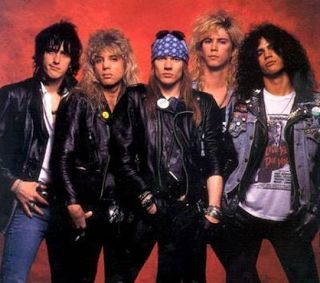 Daily Boom: Currently Booming: GUNS N' ROSES Live at Troubador... Disfraz Rock And Roll, Costume Année 80, Rock Band Outfits, 80s Rock Fashion, 80s Rocker, Rock Style Men, 80s Rock Bands, Outfit Rock, Rock Star Outfit