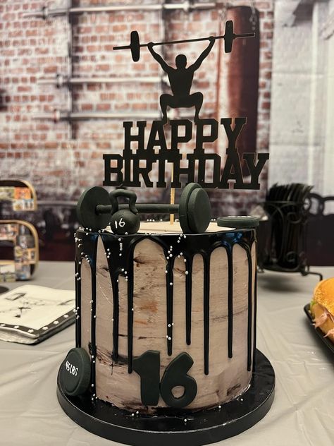 Birthday cake for fitness party Bodybuilding Birthday Cake, Weight Lifter Cake, Gym Inspired Cake, Workout Cakes For Men, Gym Theme Cake For Men, Fitness Birthday Cake, Gym Birthday Party Ideas, Gym Birthday Cake, Gym Theme Cake