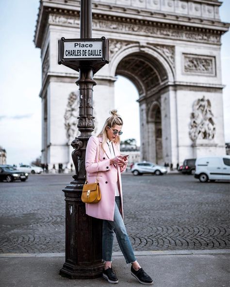 300 Likes, 7 Comments - Devon Cruse (@devonrachel) on Instagram: “ http://liketk.it/2qQZy #liketkit @liketoknow.it #pfw #travelwithdevon ph: @jzobphoto” Paris Travel Photography, Minimal Travel, Paris Pictures, Paris Photography, Foto Poses, Paris Outfits, Trik Fotografi, Shooting Photo, Paris Photos