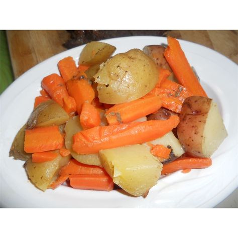 Potatoes and Carrots Boiled Carrots And Potatoes, Boiled Cabbage Potatoes And Carrots, Boiled Potatoes And Carrots, Potatoes And Carrots In Oven, Roast Potatoes And Carrots, Campfire Potatoes, Garlic Plant, Carrots In Oven, Cooking Red Potatoes