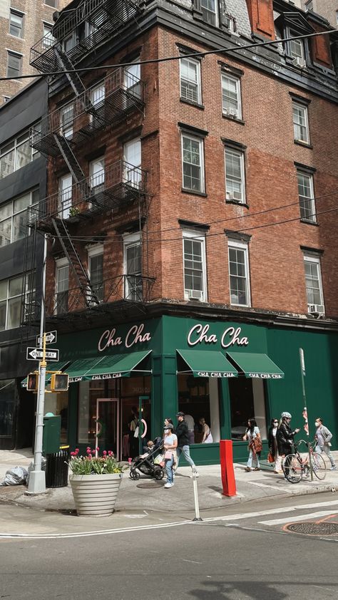 #newyorkcity #nyc #nycstyle #newyork #cafe #street New York Cafe Exterior, New York Cafes, Nyc Cafe Aesthetic, Fidi Nyc, Nyc Cafes, Cafe Street, Nyc Cafe, New York Cafe, Nyc Coffee Shop