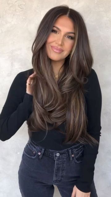 Chrissy Rasmussen on Instagram: "22 inch @habithairx hand tied wefts in Caramel Brownie & Brownie Batter 🥳 Also available in Clip-in extensions 🤩 at habithairx.com// @habitextensionmethod hidden w/ @holliewdwrd @olaplex #olaplex" Long Brunette Hair Side Part, Caramel Hair Extensions, Extensions Hair Brown, Brown Extensions Hair, Brunette Balayage Hair With Extensions, Brownie Batter Brown Hair, Brownie Batter Highlights, Brownie Batter Hair Color Dark, Brunette With Extensions