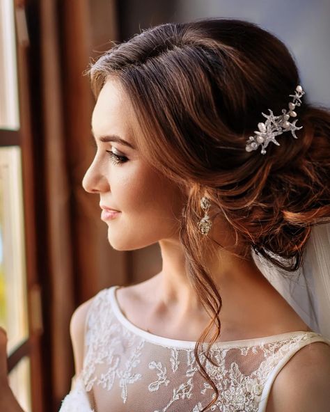 Open hair bride