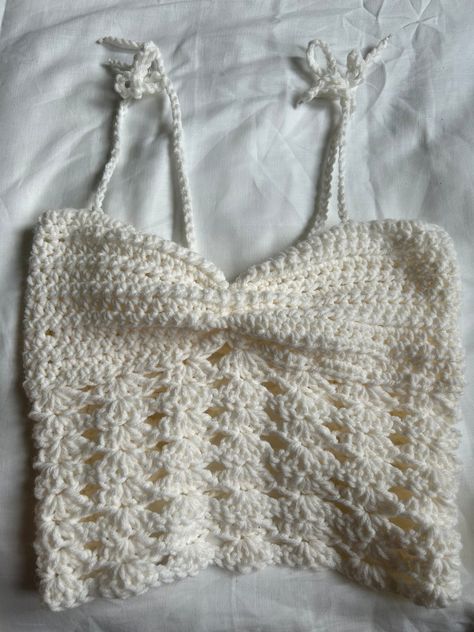 Crochet shell tank pattern🐚 Message me if you have any questions! Crochet Patterns Shirt, Crochet Shell Top, Crochet Tanks, Art Au Crochet, Crochet Shirts, Débardeurs Au Crochet, Tank Pattern, Crochet Shell, Crochet Mignon