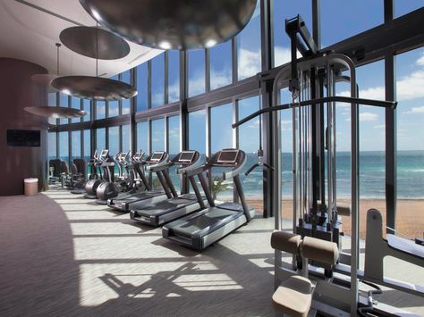 Small Home Gym Design, Luxurious Gym, Car Elevator, Home Gym Layout, Small Home Gym, Luxe Auto's, Seaside Hotel, Gym Setup, White Room Decor