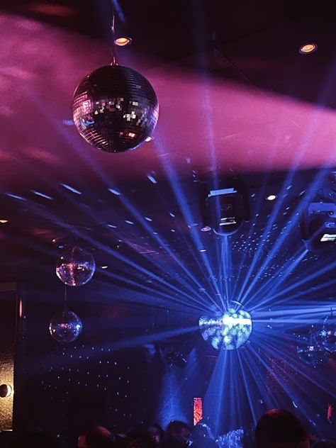 Disco Dancing Aesthetic, Disco Night Aesthetic, Disco Club Nightclub, 2010s Club Aesthetic, 2000s Nightclub, Dancing Club Aesthetic, 60s Nightclub, Nyc Club Aesthetic, 90s Disco Aesthetic