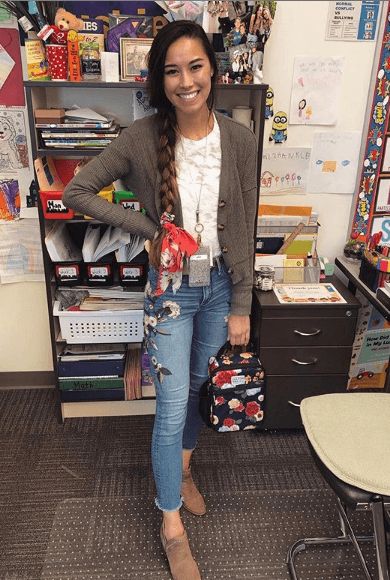 20 Classroom Appropriate Outfit Ideas for Teachers 2019 Outfit Ideas For Teachers, Teacher Work Outfit, Casual Teacher Outfit, Young Teacher Outfits, Work Appropriate Outfits, Teacher Attire, Teacher Outfits Elementary, Cute Teacher Outfits, Teacher Dresses