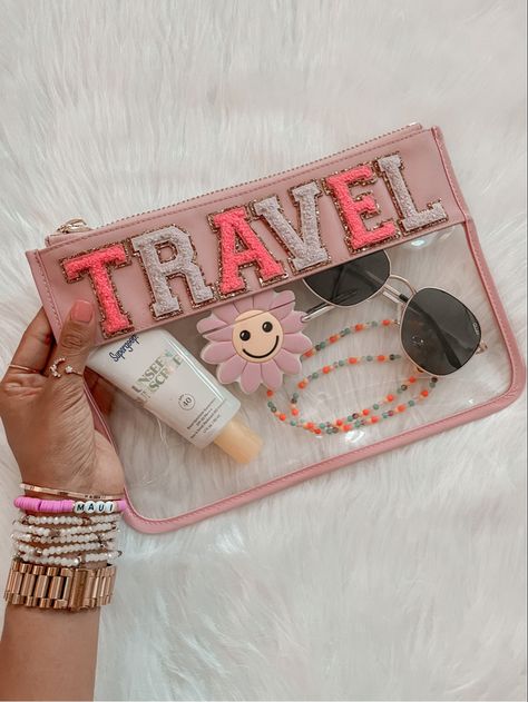 Unseen Sunscreen Spf 40, Preppy Girl Aesthetic, Unseen Sunscreen, Preppy Travel, Preppy Accessories, Preppy Bags, Preppy Gifts, Preppy Girls, Preppy Lifestyle