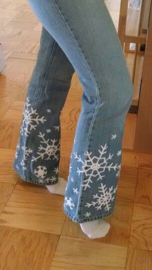 Snowflake jeans painted for my Ice Queen costume from the comic Power Play. Christmas Jeans Diy, Christmas Jeans, Snowflake Outfit, Ice Queen Costume, Paint Jeans, Custom Jeans Diy, Jean Art, Hat Painting, Painting Clothes