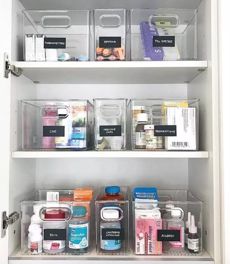 Bathroom Diy Storage, Diy Bathroom Storage Ideas, Medicine Cabinet Organization, Medication Organization, Medication Storage, Organize Your Bathroom, Live Alone, Medicine Organization, Diy Bathroom Storage