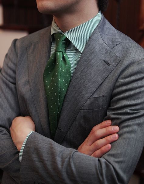 Matching green striped shirt with polka dots green tie Grey Suit Combinations, Men Wardrobe, Shirt And Tie Combinations, Grey Suits, Grey Suit Men, Suit Combinations, Light Grey Suits, Green Shirt Dress, Formal Fashion