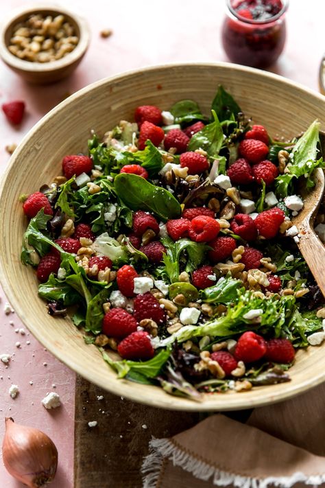 Raspberry Walnut Salad, Raspberry Dinner Recipes, Raspberry Recipes Dinner, Rasberry Salad, Fun Salad Recipes, Raspberry Salad Recipes, Salad With Raspberries, Raspberry Salad, Tasty Salads