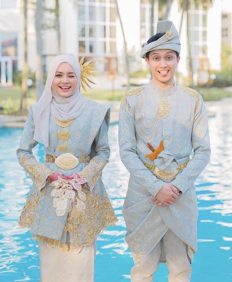 Wedding Dress Songket, Songket Wedding, Melayu Wedding, Malay Wedding Dress, Wedding Attire For Women, Muslim Wedding Photos, Baju Kahwin, Nikah Outfit, Minimal Wedding Dress