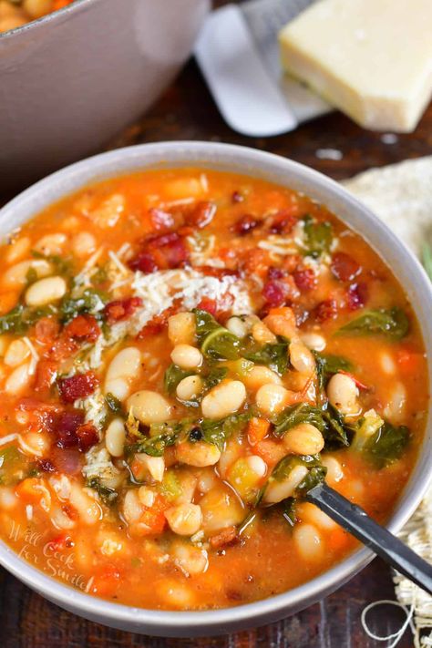 White Bean Soup - Hearty Italian Style White Bean Soup Sopas Light, Will Cook For Smiles, White Bean Soup Recipes, Homemade Soup Recipe, Bean Soup Recipes, Best Soup Recipes, Italian Soup, Delicious Soup Recipes, White Bean Soup