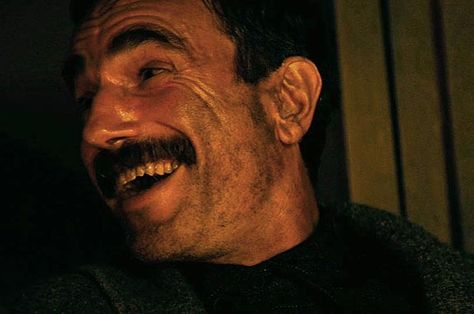 Daniel day Lewis. I only like him with a mustache and playing a crazy character. Daniel Plainview, Crazy Character, Future Drawing, Daniel Day Lewis, Men Portraits, There Will Be Blood, Blood Wallpaper, Invincible Comic, Mustache Men