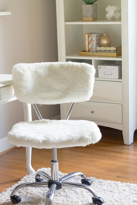 Fur office chairs are expensive but you can easily make your own fur covered office chair with an old fur coat and old office chair. Fur Desk Chair, Cheap Desk Chair, Cute Beanbag Chairs, Cool Desk Chair, Pretty Desk Chair, Desk Chairs Cheap, Spiny Chair, Cute Chairs For Desk, Fluffy Desk Chair