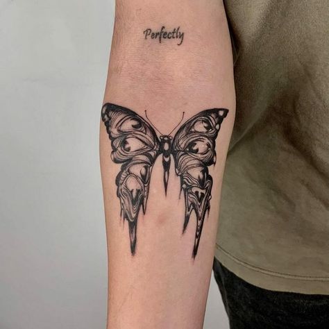 Butterfly Eye Tattoo, Gothic Butterfly Tattoo, Mens Butterfly Tattoo, Gothic Butterfly, Deep Tattoo, Pola Tato, Surreal Tattoo, Butterfly Eyes, Scary Tattoos