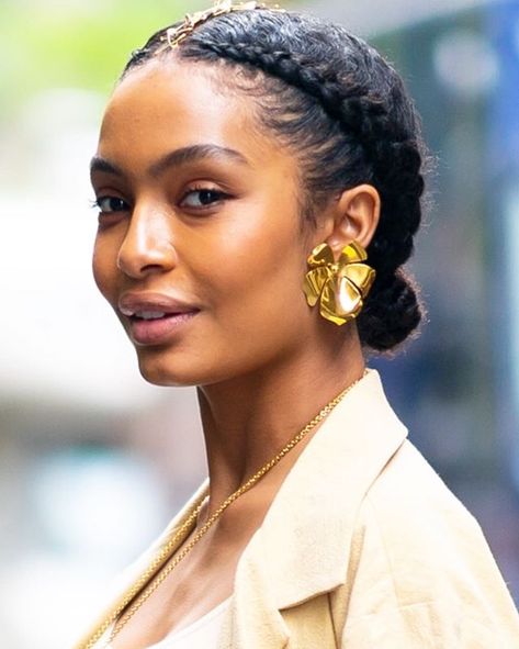 Headband Braids Trend Braids, Natural Hair Care Regimen, Rose Braid, Male Hairstyles, Fesyen Rambut, Hair Care Regimen, Pelo Afro, Natural Hair Updo, Penteado Cabelo Curto