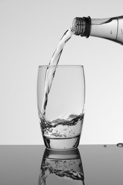 Fotografie: Milou Soeters Fresh Water Aesthetic, Advanced Higher Art, Water Aesthetic, Water Pictures, Water Drawing, Cup Of Water, Glass Of Water, Good Night Wishes, Water Photography